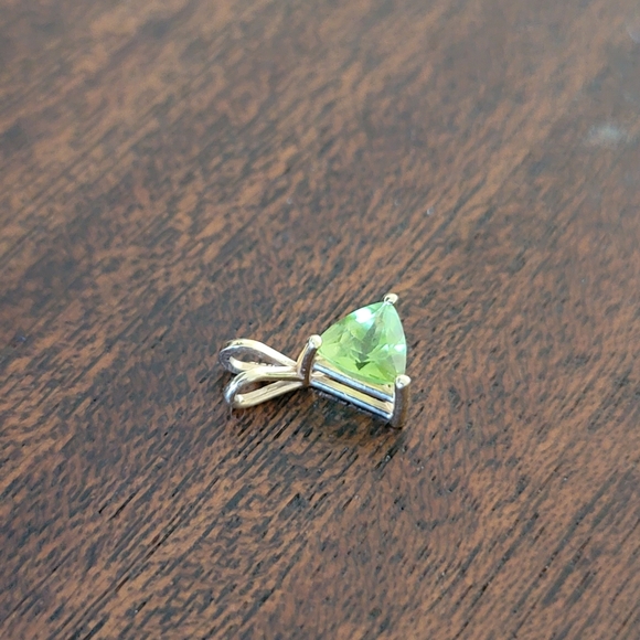 Peridot Pendant / set in gold - Picture 3 of 10